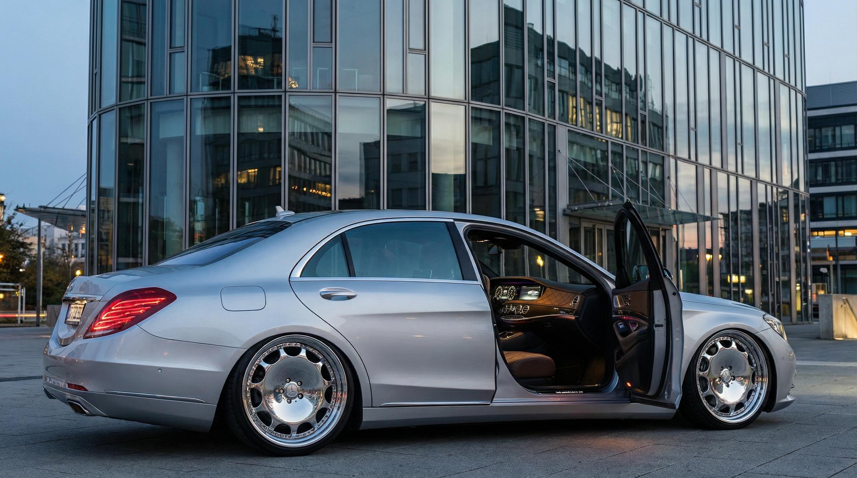 蘑菇视频银色豪华轿车气动避震改装视频